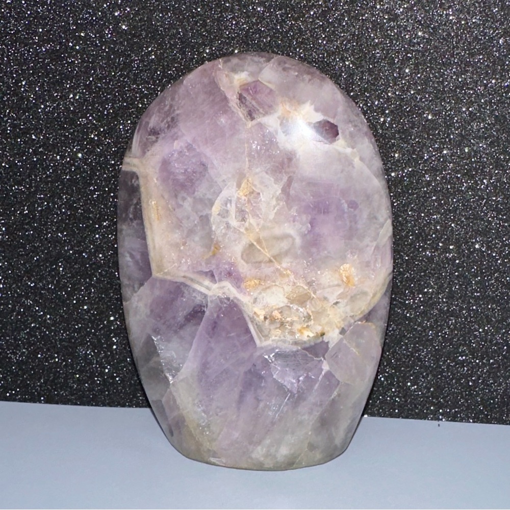 3.5 inch Amethyst Crystal! Great for rituals and decor 💖